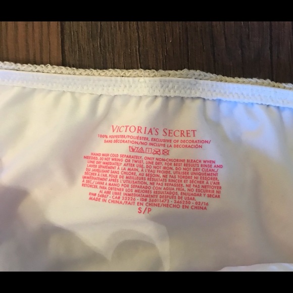 victoria’s secret cheeky crochet bikini bottom - Picture 2 of 3